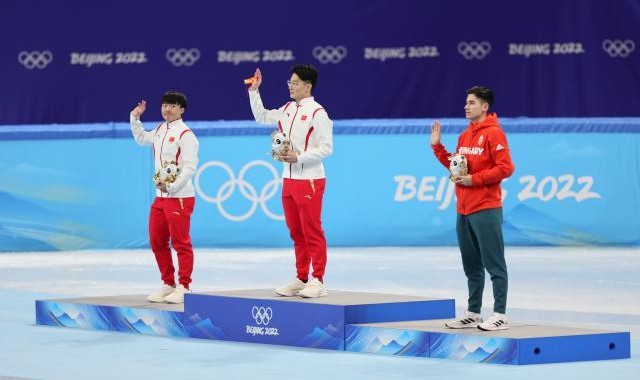 男子1000米“抓马”频出 任子威刘少昂如何看判罚？