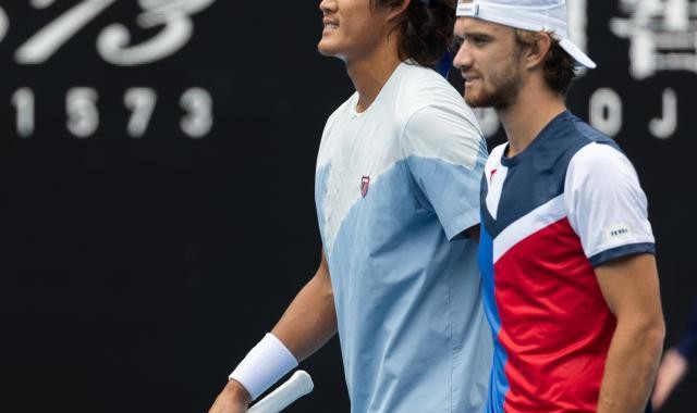 球速体育-张奔斗：男子网坛后浪浪浪不绝 三小将齐闯16强