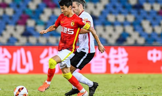 球速体育-昔日本土射手王破荒难救主 广州队保级任重道远